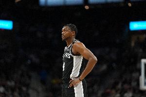 虽铁但控场一流！福克斯9中1得到5分5板7助0失误 正负值+17