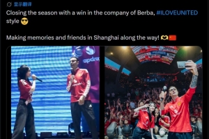 贝尔巴托夫在上海参加曼联活动+与球迷互动，俱乐部社媒晒视频