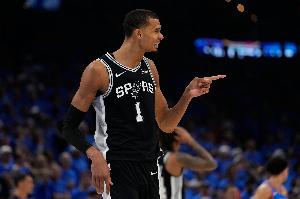 别人怎么玩？FIBA官博：文班的比赛构成 戈贝尔+库里+杜兰特