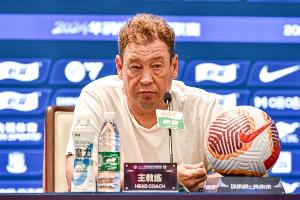 斯卢茨基：之前几场比赛我们和对手势均力敌，要尽可能减少犯错
