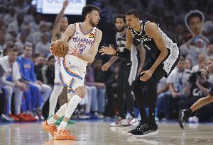 媒体人：文班身上有一些老球星性格 他是拯救NBA风评的最好人选了