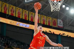 杀疯了！胡金秋上半场10投9中&三分2中1砍下22分3板1助1断