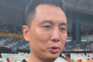 卢伟：弗格为球队付出很多 希望两队国手们健康完赛