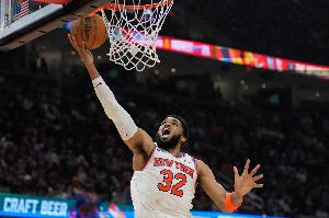 两个进球都是挑战文班！唐斯首节5中2得到4分2板2助