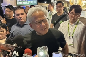 韩联社：黄仁勋访韩首站选在T1网吧 将与T1首发5人会面