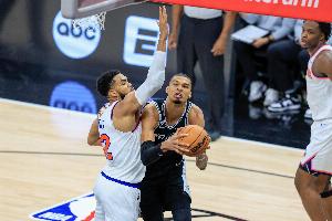 尼克斯本赛季面对马刺4胜1负 常规赛1-1&NBA杯1-0&季后赛2-0